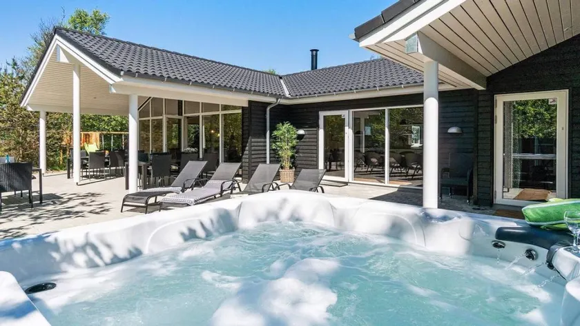 House with sauna, BBQ & terrace | Dogs allowed - Image 1