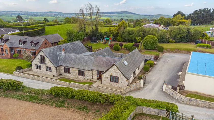 Family-friendly wonderful cottage with hot tub & garden | Beach view | Dogs allowed - Image 1