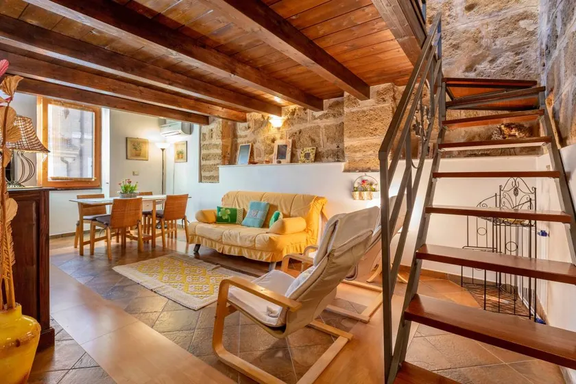 Amethyst attic in Old Town by sea - Image 1