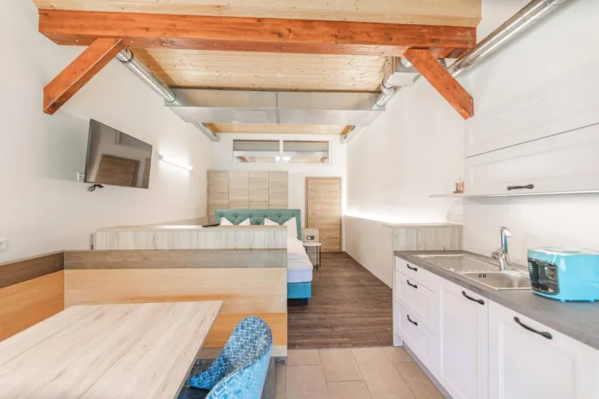 Family-oriented beautiful flat with pool, terrace & sauna | Mountain view - Image 1