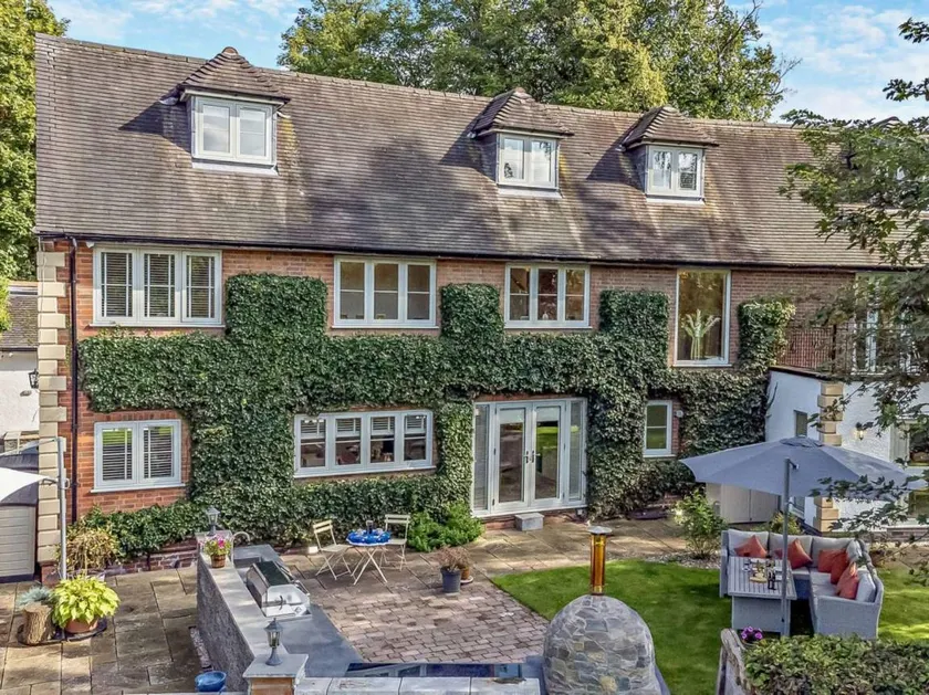 Fully equipped lovely cottage with garden, pool & BBQ | Pets allowed - Image 1