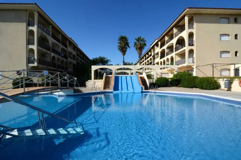 Appartement de vacances avec terrasse, piscine et jardin - Image 1