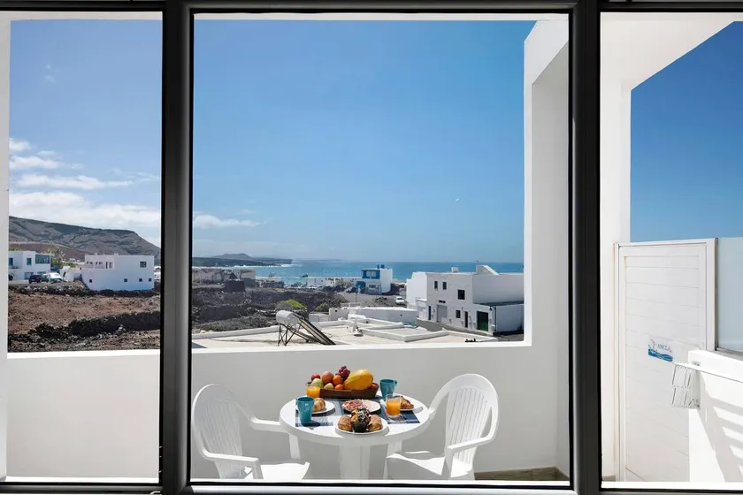 Charming house with terrace | Mountain view - Image 1