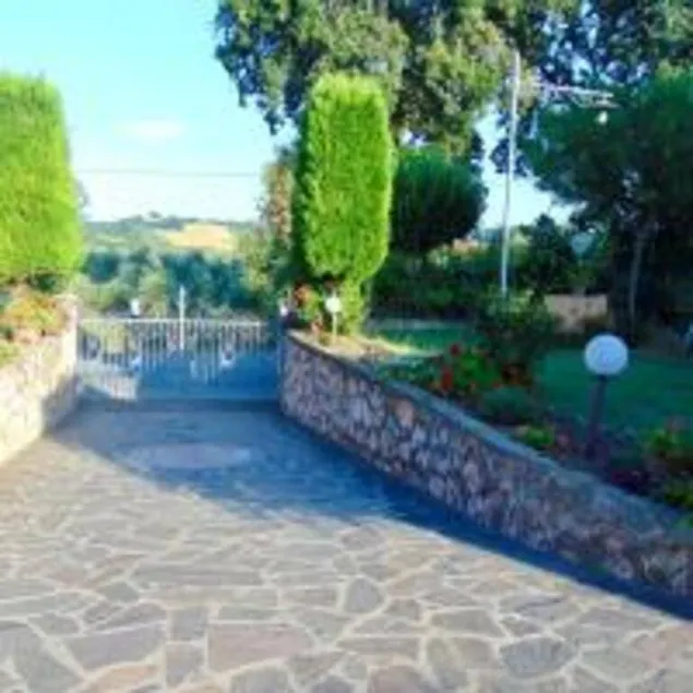 Flat with garden | Garden view - Image 1