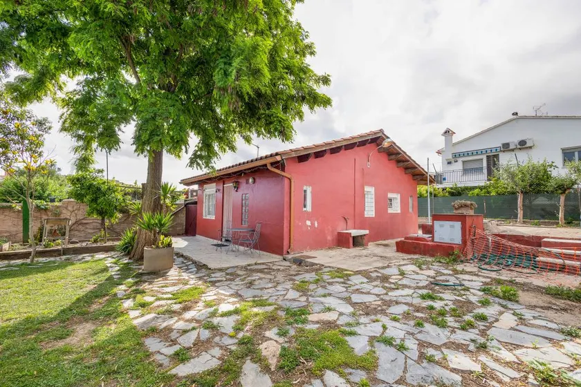 Holiday home with barbeque, private pool & terrace | Mountain view | Good for workation - Image 1