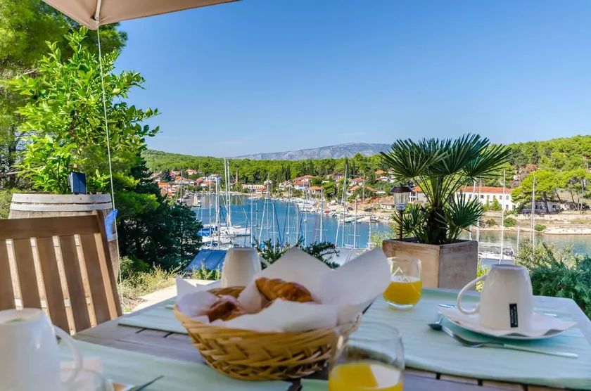 Holiday apartment with barbecue & terrace | Sea view - Image 1