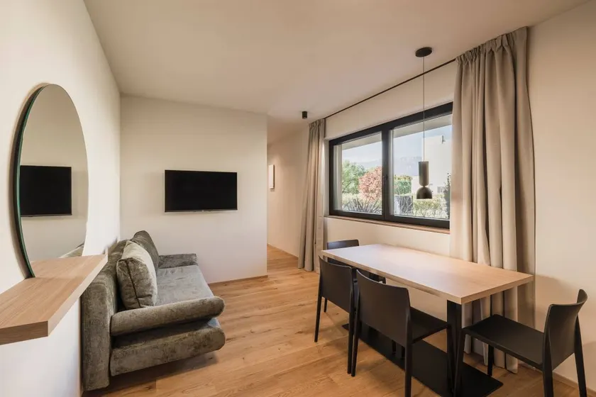 Familienfreundliche gemütliche Wohnung mit Garten und Pool | Stadtblick | Ideal für Homeoffice - Image 1