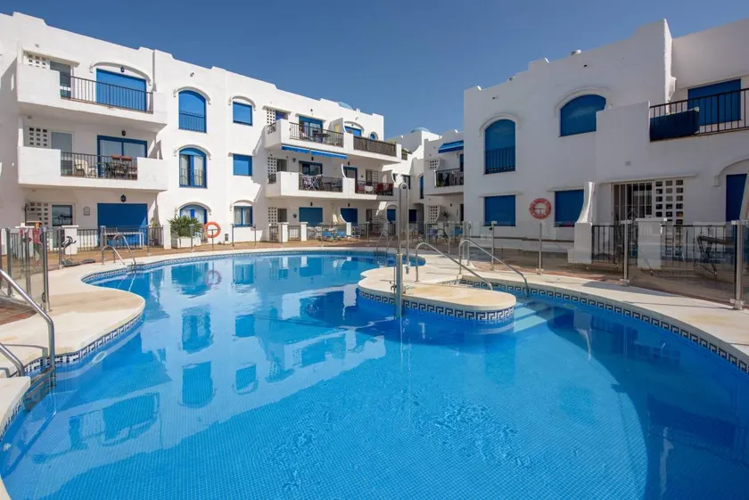 Ferienwohnung mit Pool und Terrasse | Stadtblick - Image 1