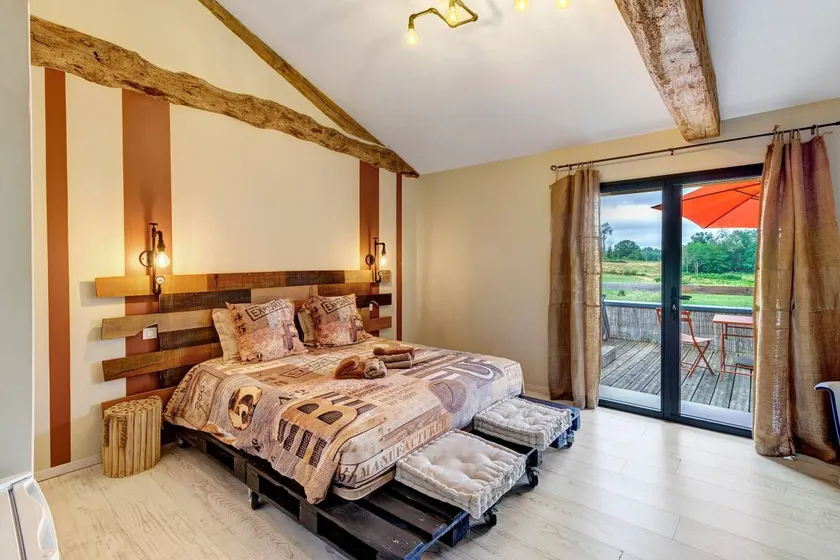 Magnífica hostal con desayuno ideal para familias con piscina, jardín y jacuzzi | Vistas al jardín - Image 1
