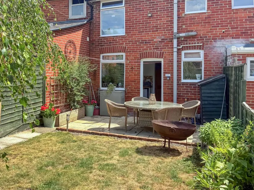 Children-friendly beautiful cottage with garden & barbecue | River view | Dogs allowed - Image 1