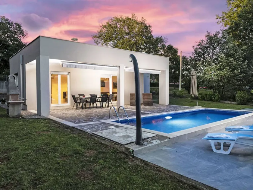 Appartamento con giardino, piscina privata e barbecue - Image 1