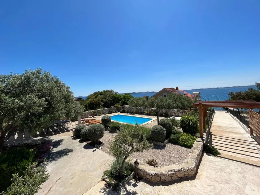 Holiday home with private pool, terrace & barbecue | Pet-friendly - Image 1