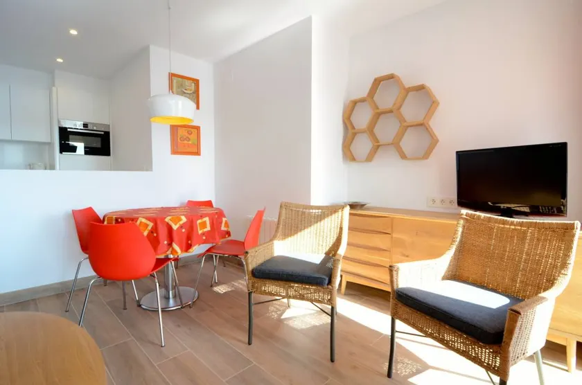 Fully equipped apartment with terrace & pool | Next to the beach - Image 1