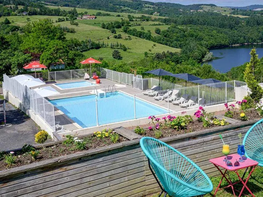 Mobile home with heated pool & terrace - Image 1