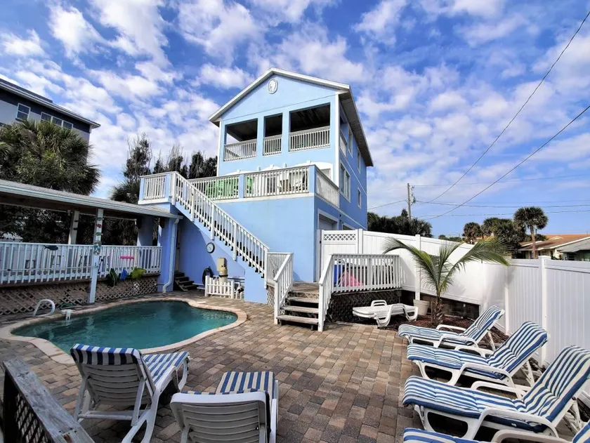 Agréable maison conviviale et familiale avec barbecue, piscine chauffée et terrasse | Vue sur l'eau | À côté de la plage - Image 1