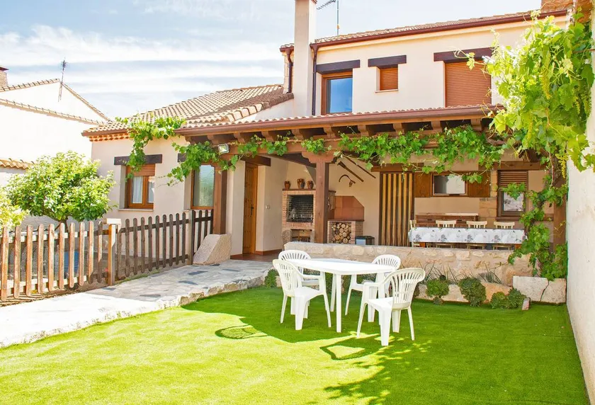 Ferienhaus mit Terrasse, Garten und Grill | Bergblick | Ideal für Homeoffice - Image 1