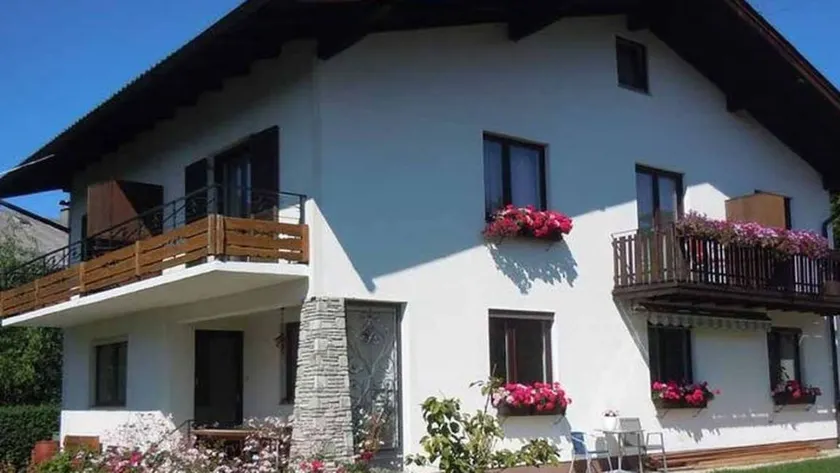 Child-friendly holiday apartment with garden | Lake view - Image 1