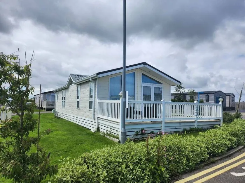 Cottage with garden & pool - Image 1