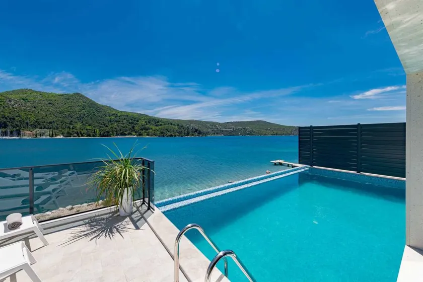 Beachfront Villa Ultimata with Pool - Image 1