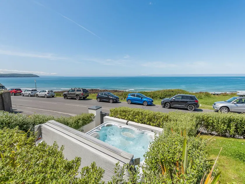 Child-friendly nice cottage with garden & hot tub | Sea view | Close to the beach - Image 1