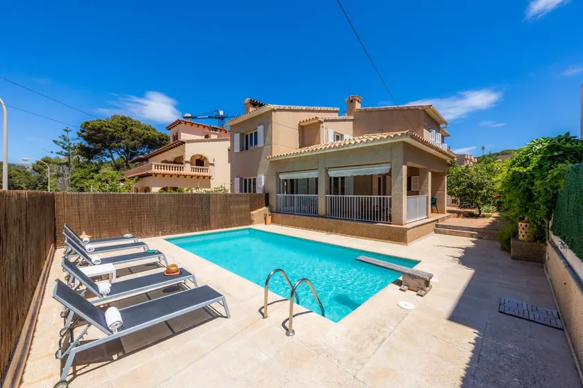 Family-friendly beautiful house with private pool, garden & terrace - Image 1