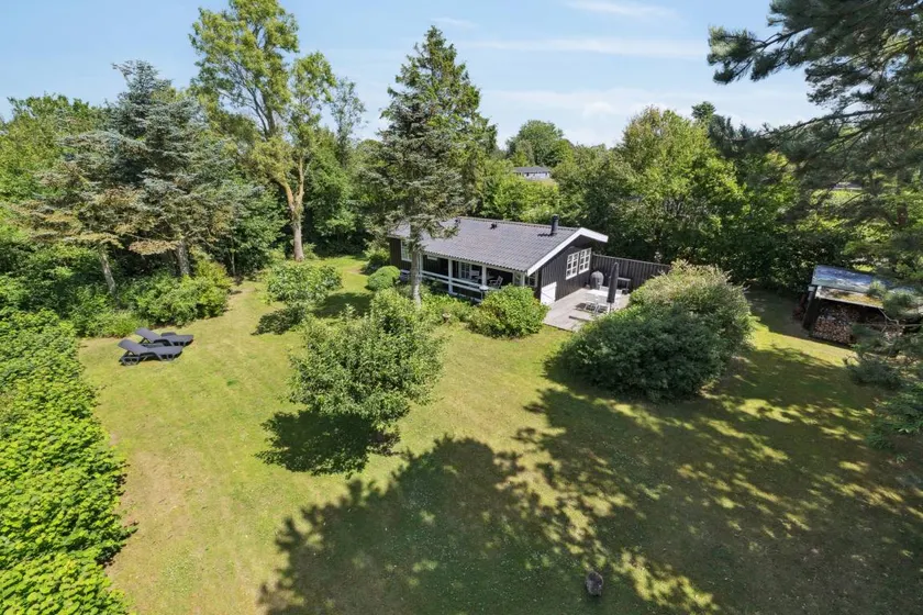 House with barbecue & garden - Image 1