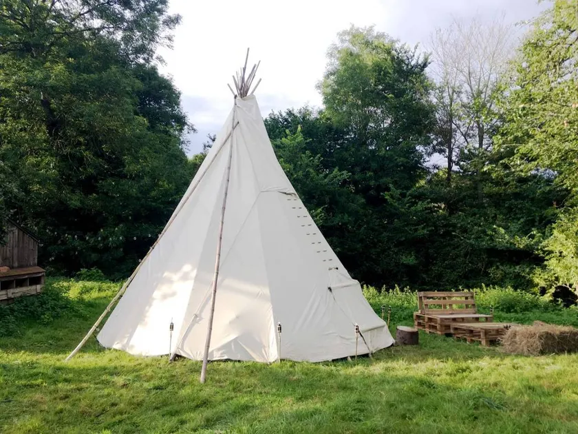 Enchanting Tipi Rental with a Fireplace in Hereford, England - Image 1