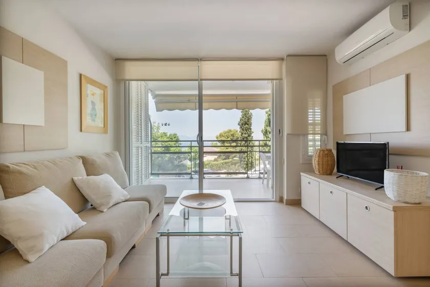 SunAndBed CYE – Modern Luxury Apartment with Sea Views - Image 1