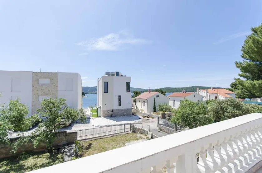 Holiday home with garden | Sea view - Image 1