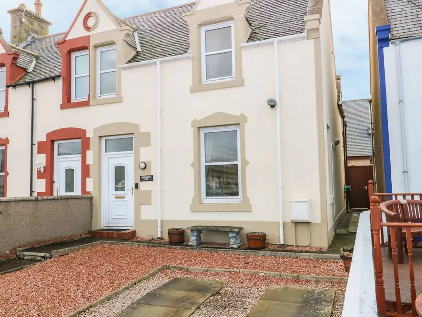 Family-friendly cottage with garden | Beach view | Dogs allowed - Image 1