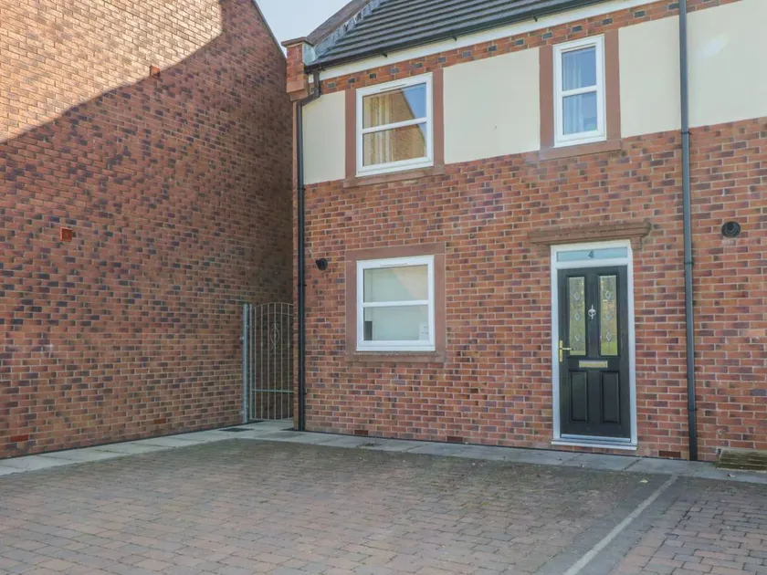 Cottage with garden & terrace | Beach view - Image 1