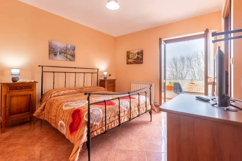 Bed and breakfast with garden | Mountain view - Image 1