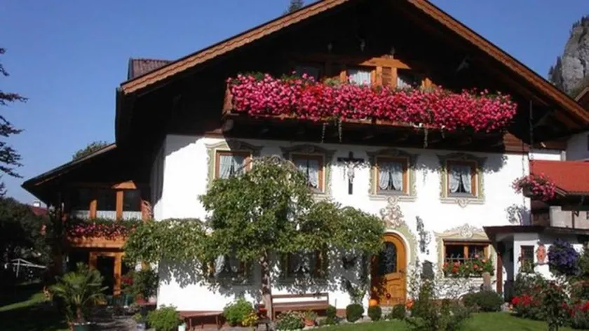 Flat with garden | Mountain view - Image 1