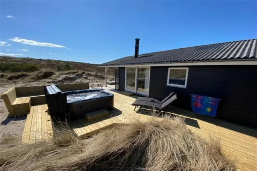 Children-friendly house with terrace & jacuzzi | Dogs allowed - Image 1
