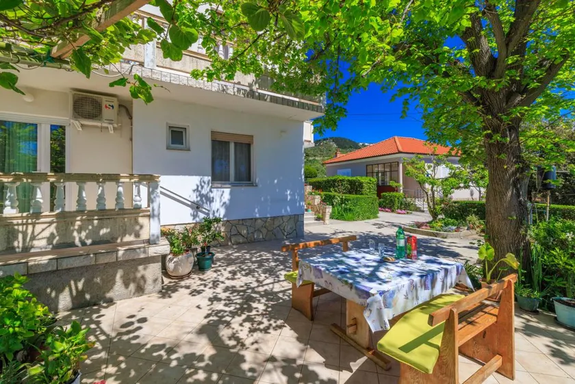Apartamento con terraza, jardín y barbacoa | Vistas al jardín | Acepta mascotas - Image 1