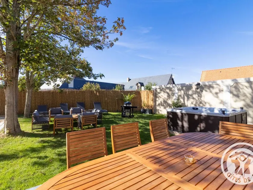 Fully equipped lovely cottage with garden, jacuzzi & barbecue - Image 1