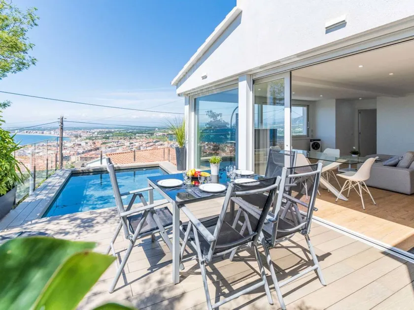 Holiday home with garden, terrace & private pool | Mountain view - Image 1