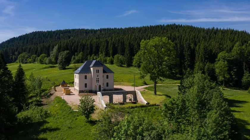 Holiday apartment with barbeque & garden | Mountain view - Image 1
