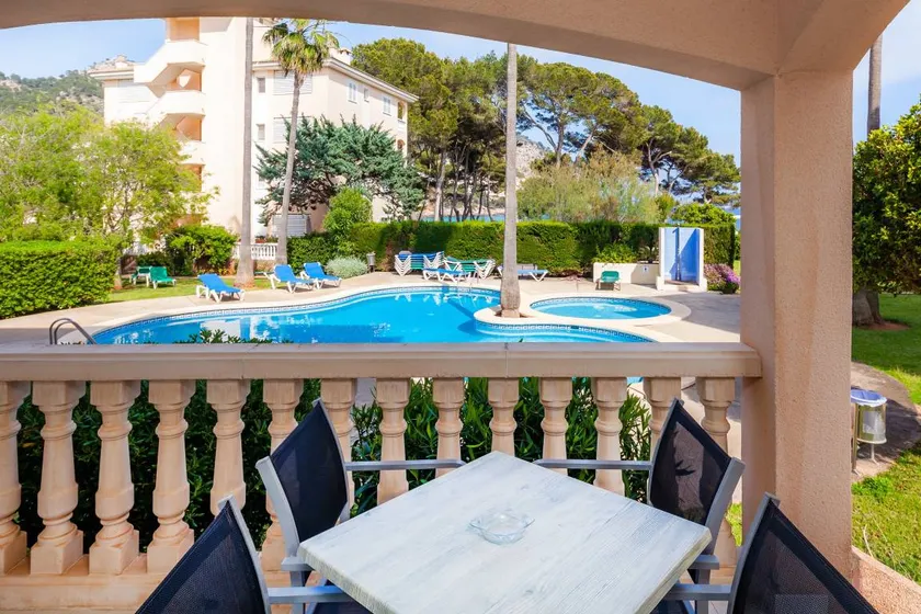 Wonderful flat with garden & pool | Beach nearby - Image 1