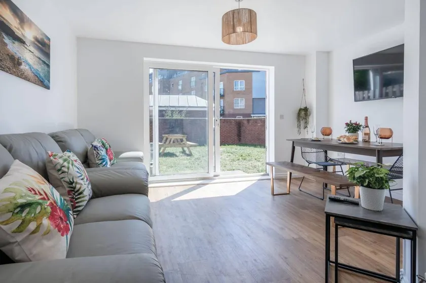 Family-oriented holiday home with fast internet, BBQ & garden | Beach view | Close to the beach - Image 1
