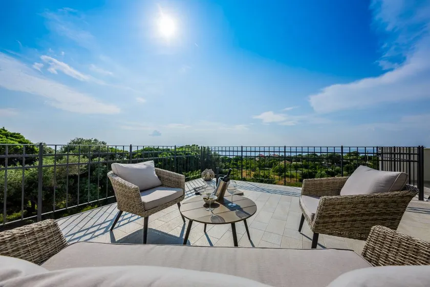 House with garden, BBQ & private pool | Sea view - Image 1