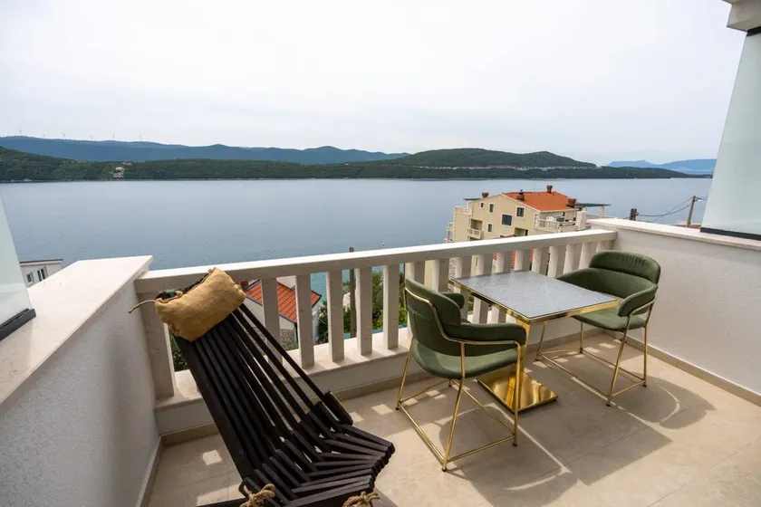 Apartment | Water view - Image 1