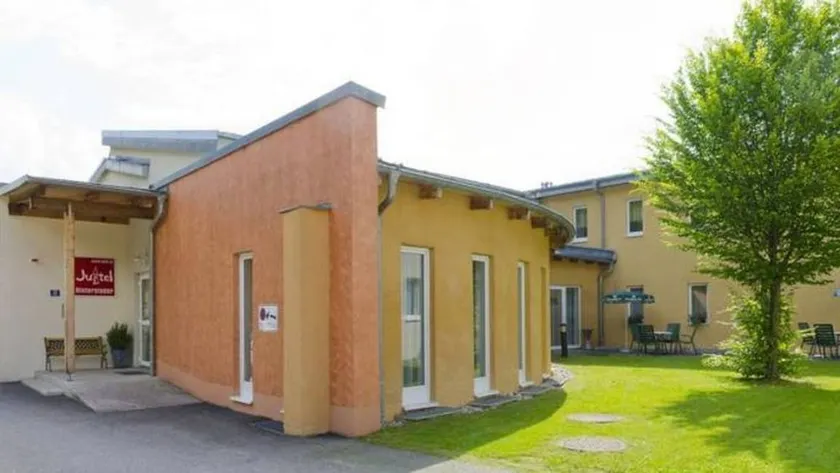 Children-friendly charming flat with barbecue, terrace & garden | Next to the ski | Good for workation | Pet-friendly - Image 1