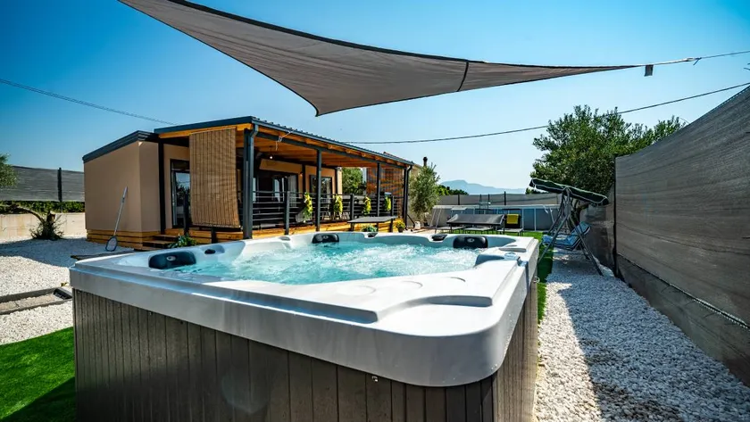 Agradable casa apta para familias con jardín, jacuzzi y piscina privada | Vistas a la playa | Cerca de la playa - Image 1