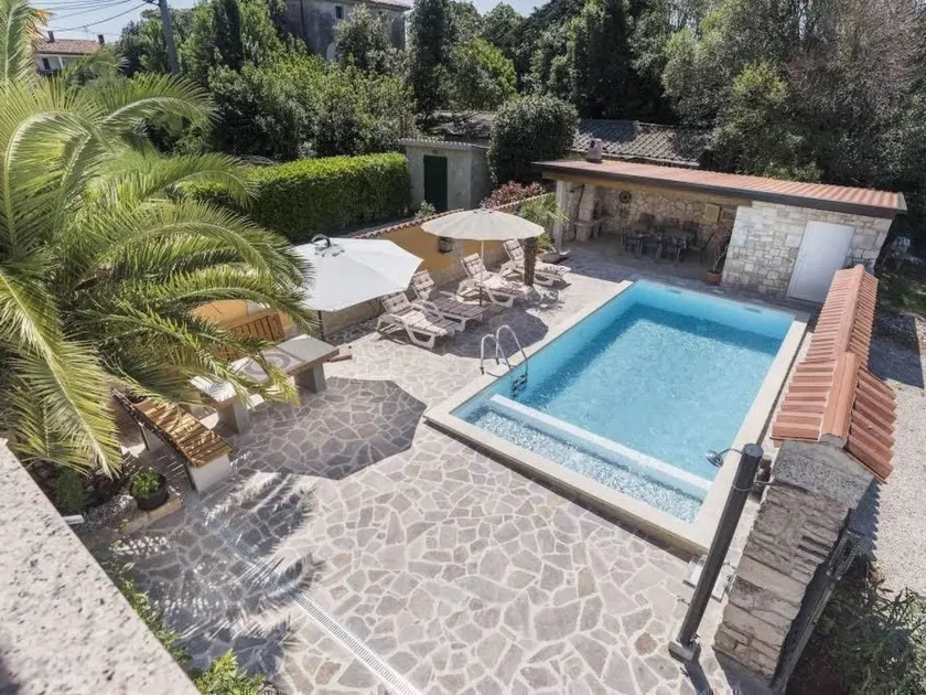 Fully equipped spacious house with barbecue, terrace & garden - Image 1