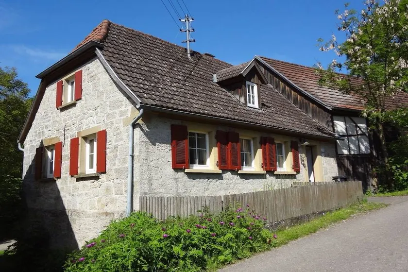 House with garden - Image 1