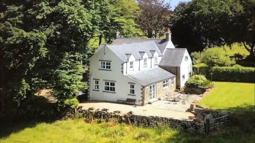 Cottage with garden - Image 1