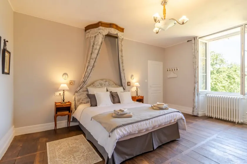 Guest Room "La Romantique" with Shared Terrace, Garden, and Wi-Fi - Image 1