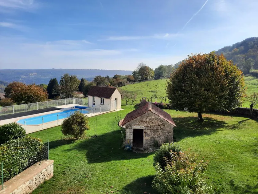 Bed & breakfast with pool - Image 1