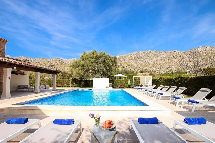 Villa with private pool - Image 1